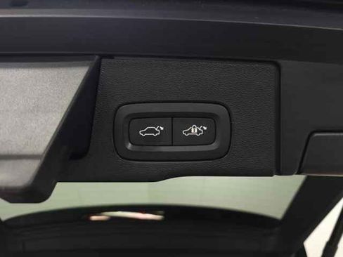 Used 2021 Volvo XC60 T5 Momentum w/ Advanced Package image 10