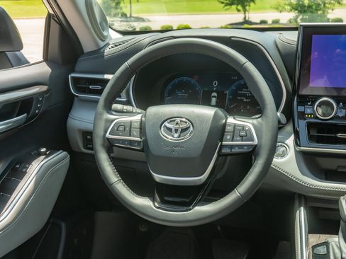Used 2023 Toyota Highlander Platinum AWD/4WD image 23