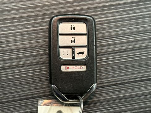 Used 2016 Honda Pilot Touring image 10
