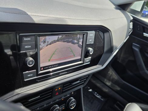 Certified 2023 Volkswagen Jetta SE w/ Panoramic Sunroof Package FWD image 23
