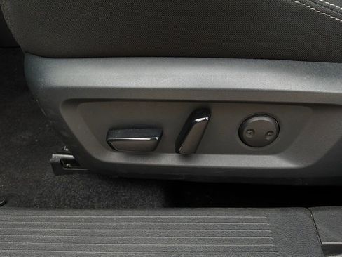 Used 2025 Nissan Rogue SV FWD image 11