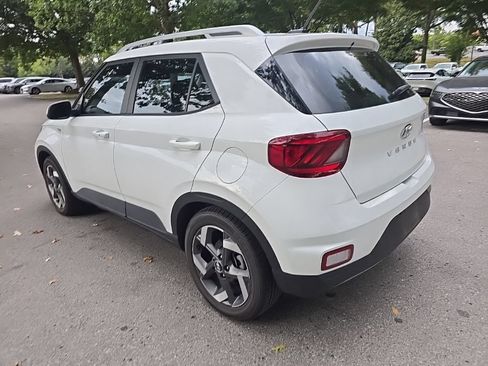Used 2026 Hyundai Venue SEL FWD image 6