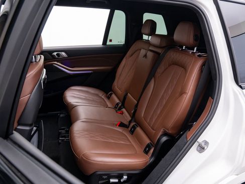 Used 2023 BMW X7 M60i w/ Executive Package image 17