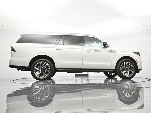 New 2026 Lincoln Navigator L Premier AWD/4WD image 40