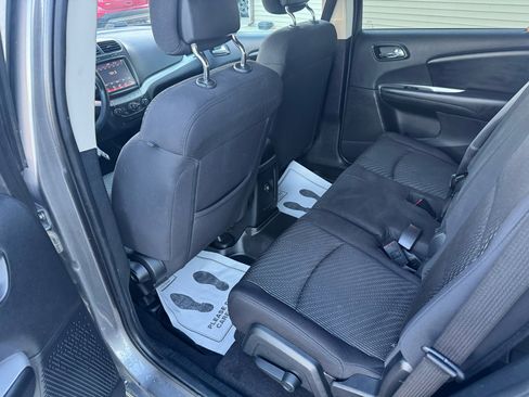 Used 2013 Dodge Journey SXT image 9