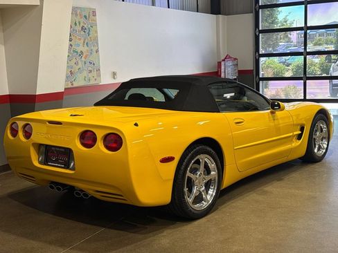 Used 2004 Chevrolet Corvette Convertible w/ Preferred Equipment Group RWD image 25
