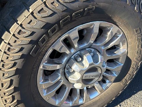 Used 2020 Ford F350 Lariat w/ Lariat Ultimate Package image 4