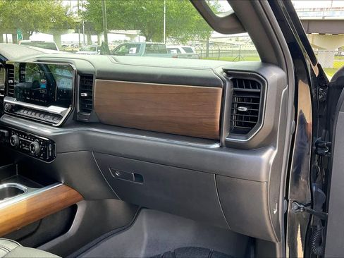 Used 2024 Chevrolet Silverado 1500 High Country image 18