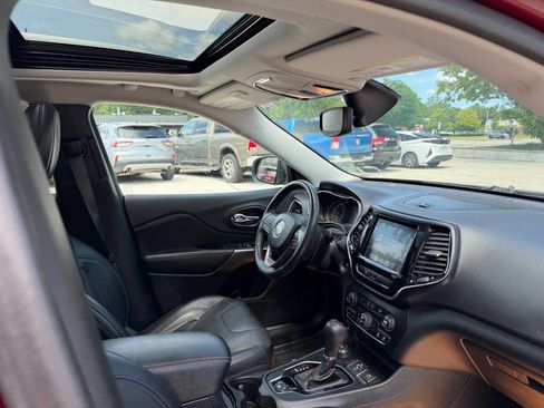 Used 2019 Jeep Cherokee Limited AWD/4WD image 11