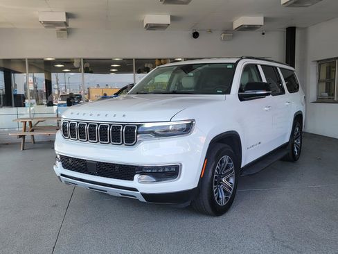 Certified 2023 Jeep Wagoneer L Series II AWD/4WD image 8