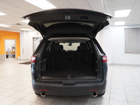 Used 2020 Chevrolet Traverse LT w/ Driver Confidence II Package AWD/4WD image 9
