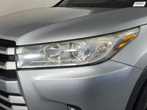 Used 2018 Toyota Highlander Plus w/ Protection Package #3 AWD/4WD image 10