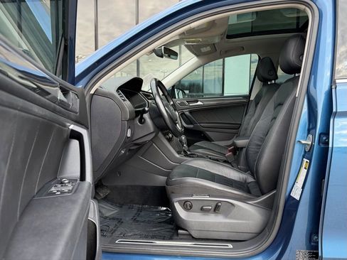 Used 2018 Volkswagen Tiguan SEL Premium image 12