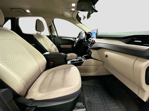 Used 2020 Ford Escape SE image 28