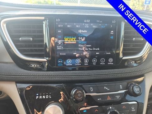 Used 2018 Chrysler Pacifica Limited FWD image 7