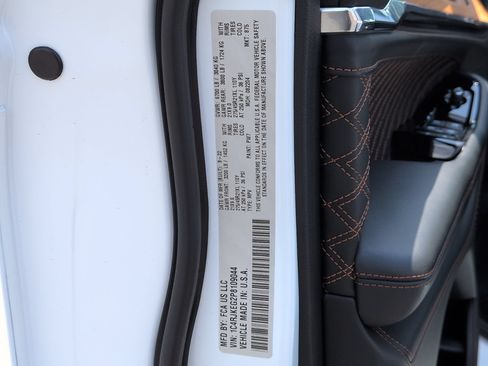 Used 2023 Jeep Grand Cherokee L Summit AWD/4WD image 35