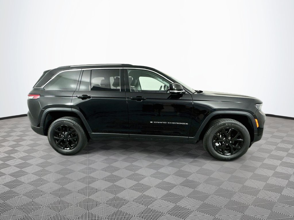 Certified 2024 Jeep Grand Cherokee Limited w/ Trailer Tow Package AWD/4WD image 14