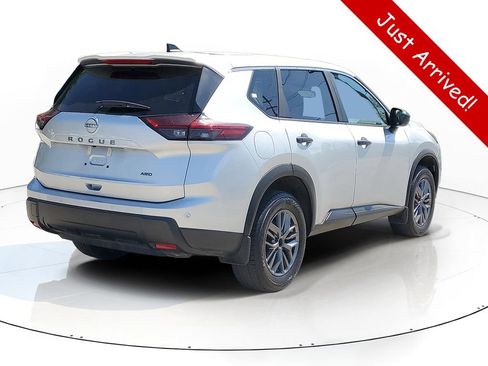 Used 2025 Nissan Rogue S AWD/4WD image 4