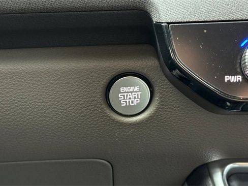 Certified 2025 Kia Carnival EX image 29