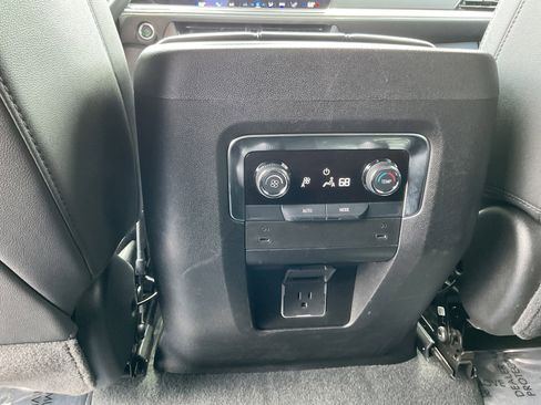 Used 2025 Chevrolet Tahoe LT AWD/4WD image 16