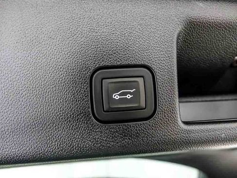 Certified 2024 Chevrolet Equinox EV RS FWD image 29