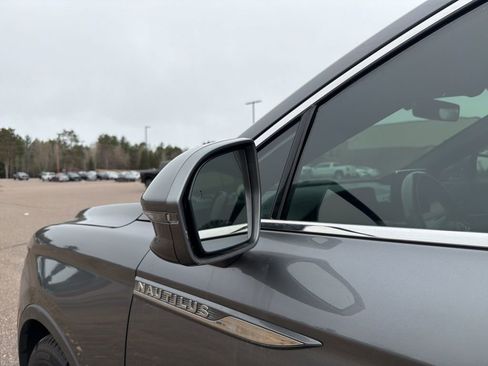 Used 2022 Lincoln Nautilus Reserve AWD/4WD image 11