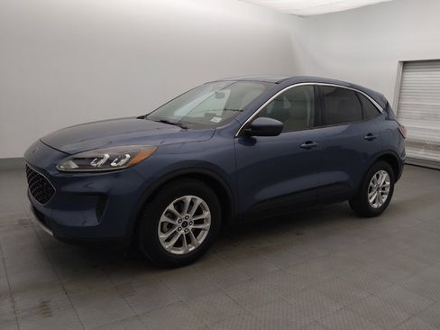 Used 2020 Ford Escape SE FWD image 2
