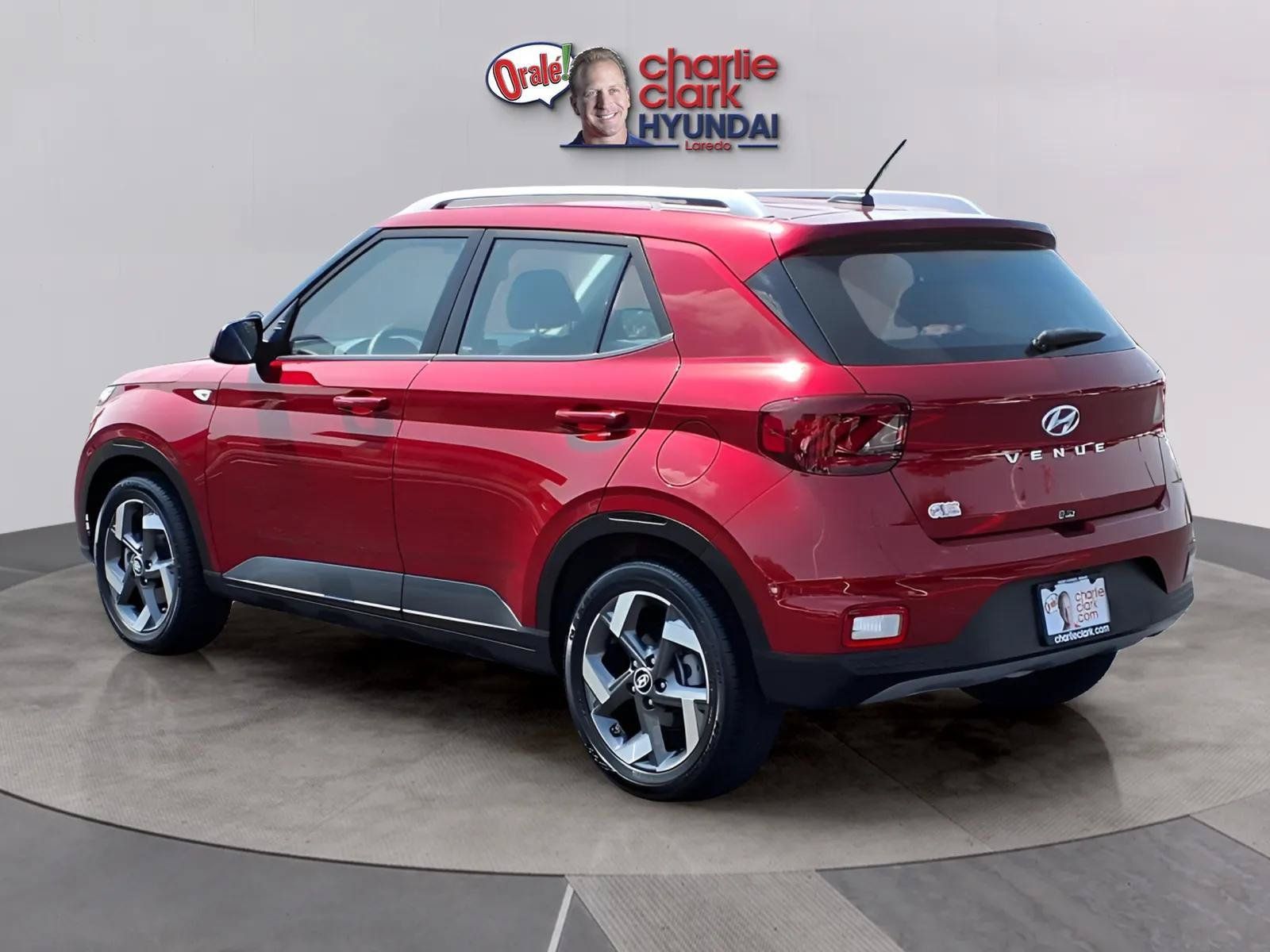 Certified 2025 Hyundai Venue Limited FWD image 3