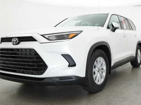 New 2026 Toyota Grand Highlander FWD image 32