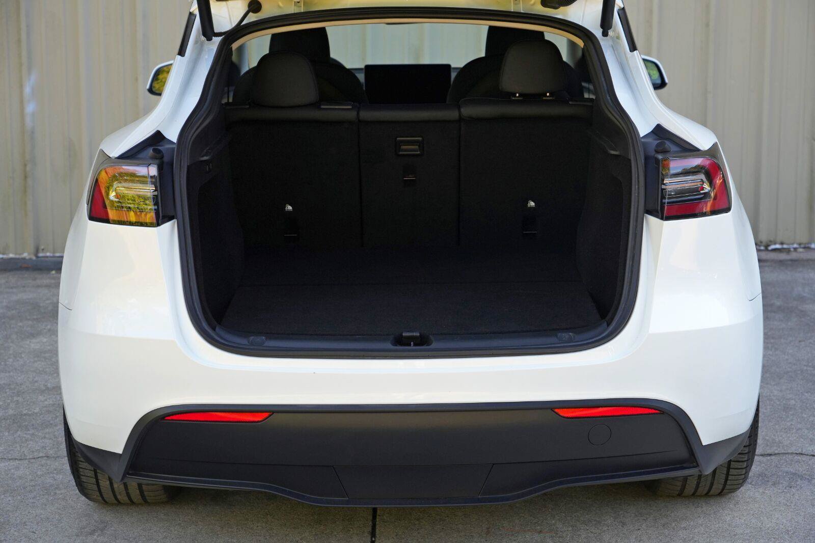 Used 2023 Tesla Model Y Performance AWD/4WD image 10