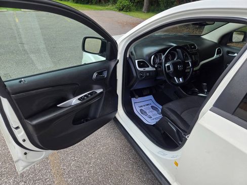 Used 2014 Dodge Journey SXT FWD image 17