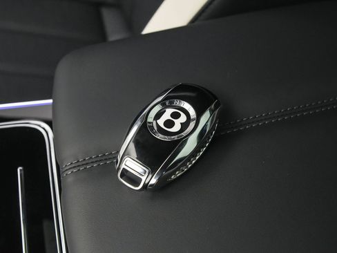 Used 2025 Bentley Flying Spur Plug-In Hybrid AWD/4WD image 21