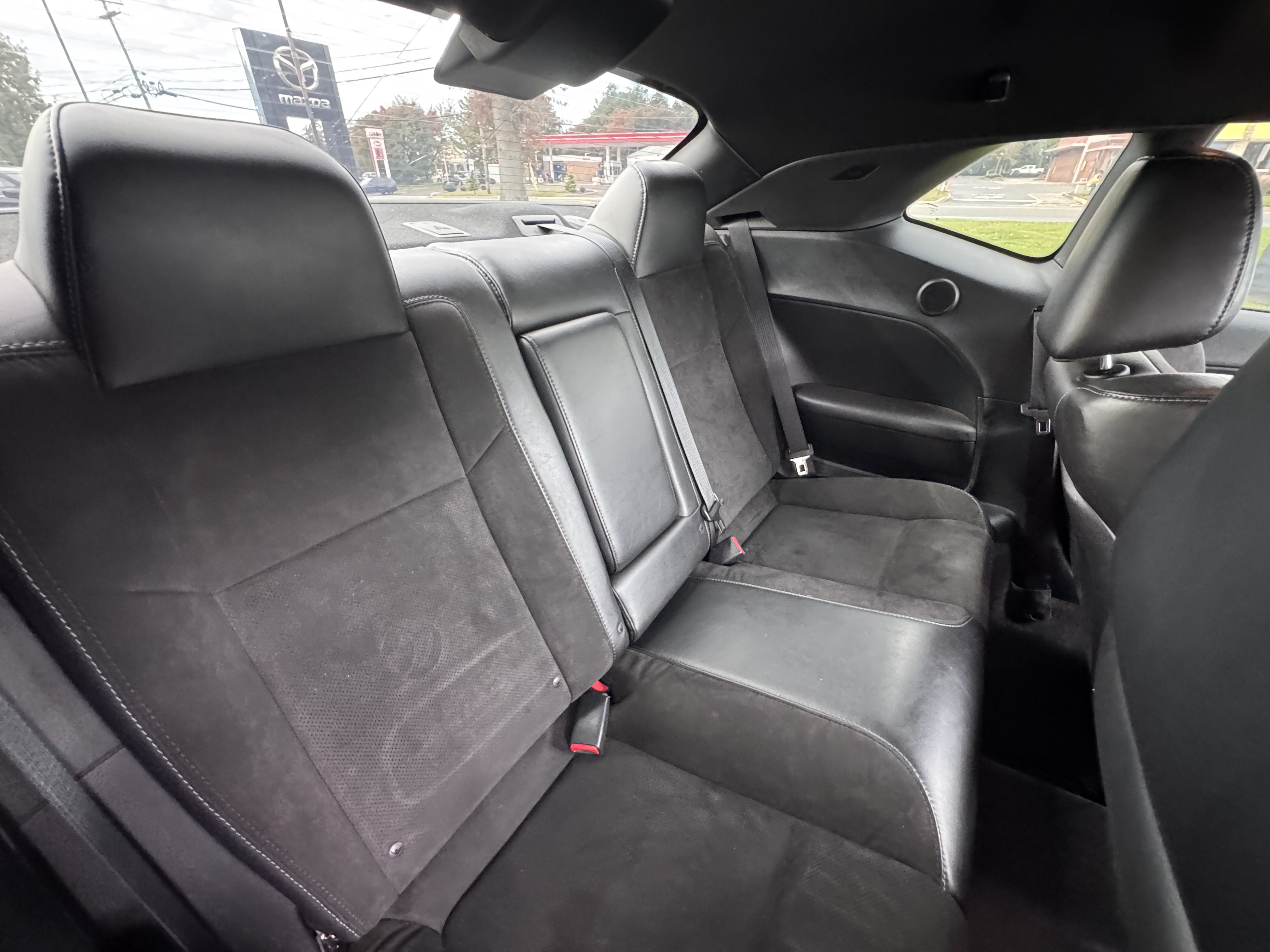 Used 2018 Dodge Challenger R/T Scat Pack w/ Leather Interior Group RWD image 17