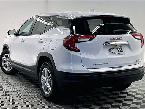 Used 2024 GMC Terrain SLE FWD image 10