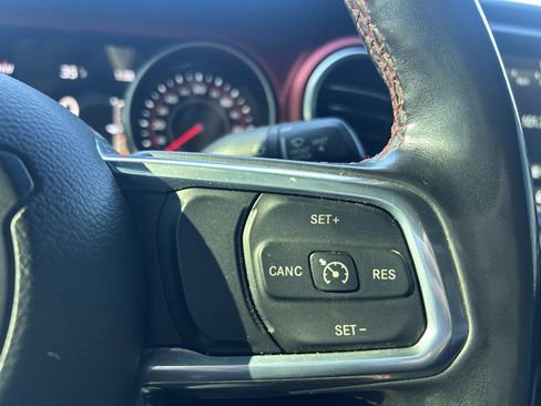 Used 2022 Jeep Gladiator Rubicon w/ Cold Weather Group image 17