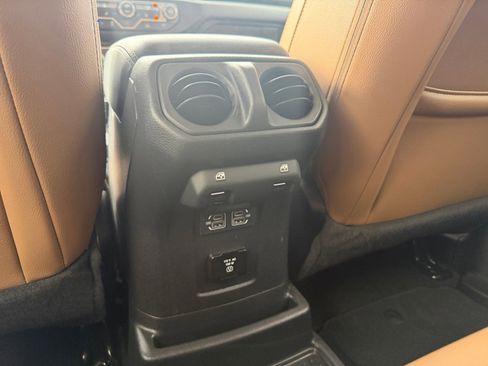 Used 2022 Jeep Wrangler Unlimited Sahara w/ Cold Weather Group AWD/4WD image 18