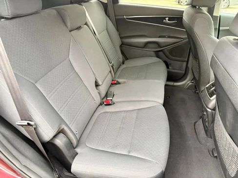 Used 2019 Kia Sorento LX image 18