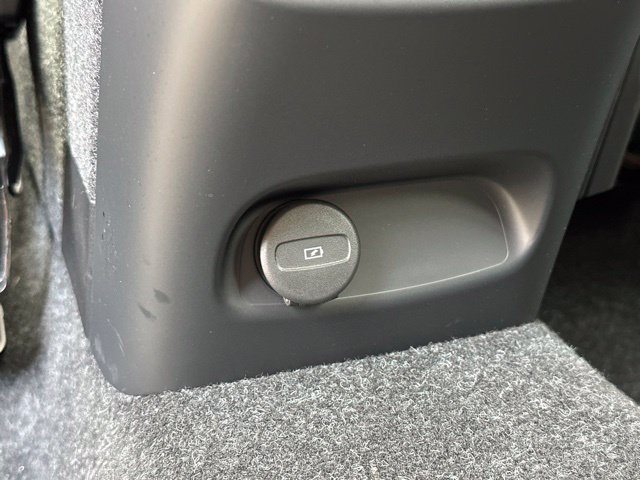 Certified 2023 Volvo C40 Recharge Core AWD/4WD image 14