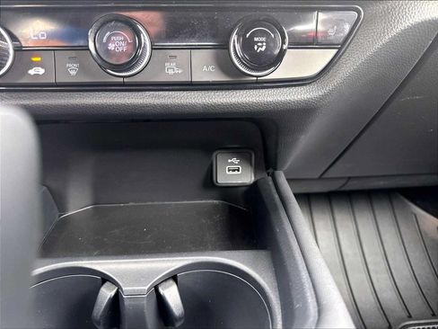 Used 2024 Honda HR-V Sport image 32