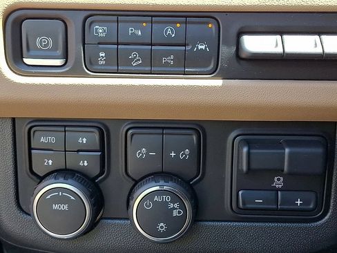 Certified 2023 Chevrolet Tahoe Premier w/ Advanced Technology Package AWD/4WD image 29