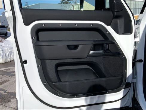 Used 2025 Land Rover Defender 110 S image 20