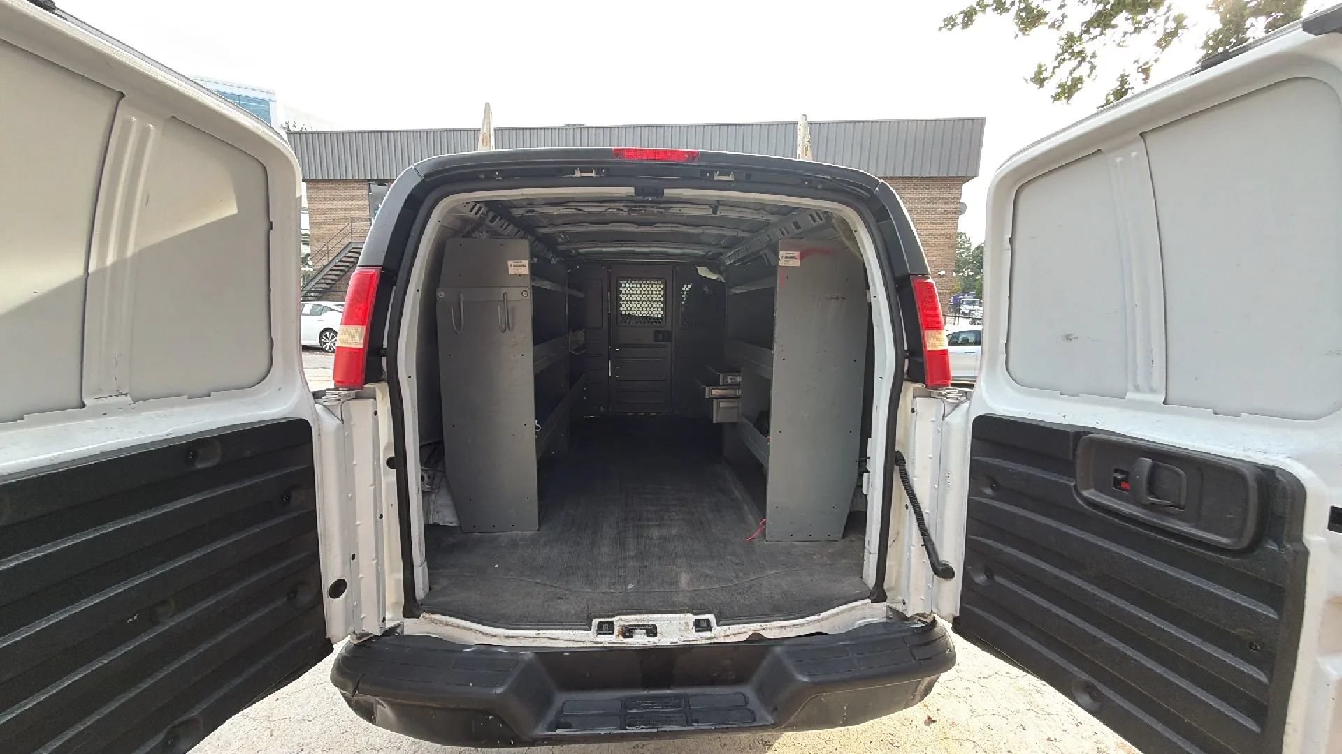 Used 2010 Chevrolet Express 2500 RWD image 7