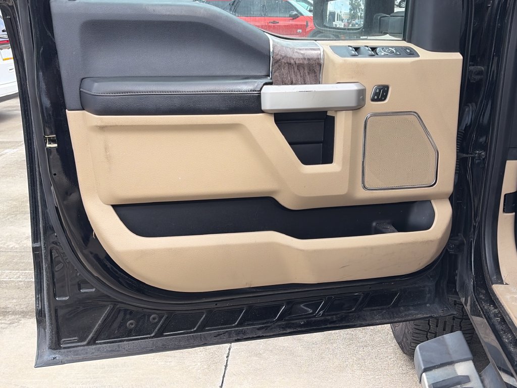 Used 2018 Ford F250 Lariat w/ Lariat Value Package AWD/4WD image 15