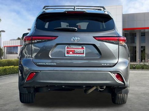 Certified 2023 Toyota Highlander XLE image 6