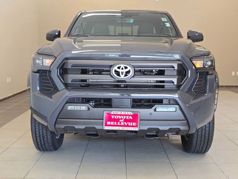 Certified 2025 Toyota Tacoma SR5 w/ SR5 Upgrade Package AWD/4WD image 6