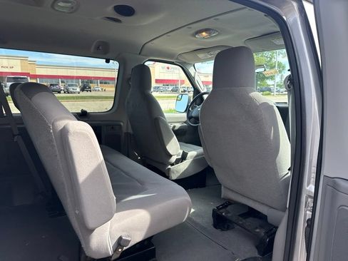 Used 2010 Ford E-350 and Econoline 350 XLT RWD image 9
