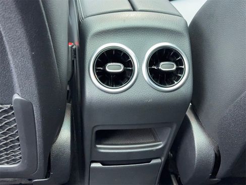 Used 2022 Mercedes-Benz GLB 250 image 42