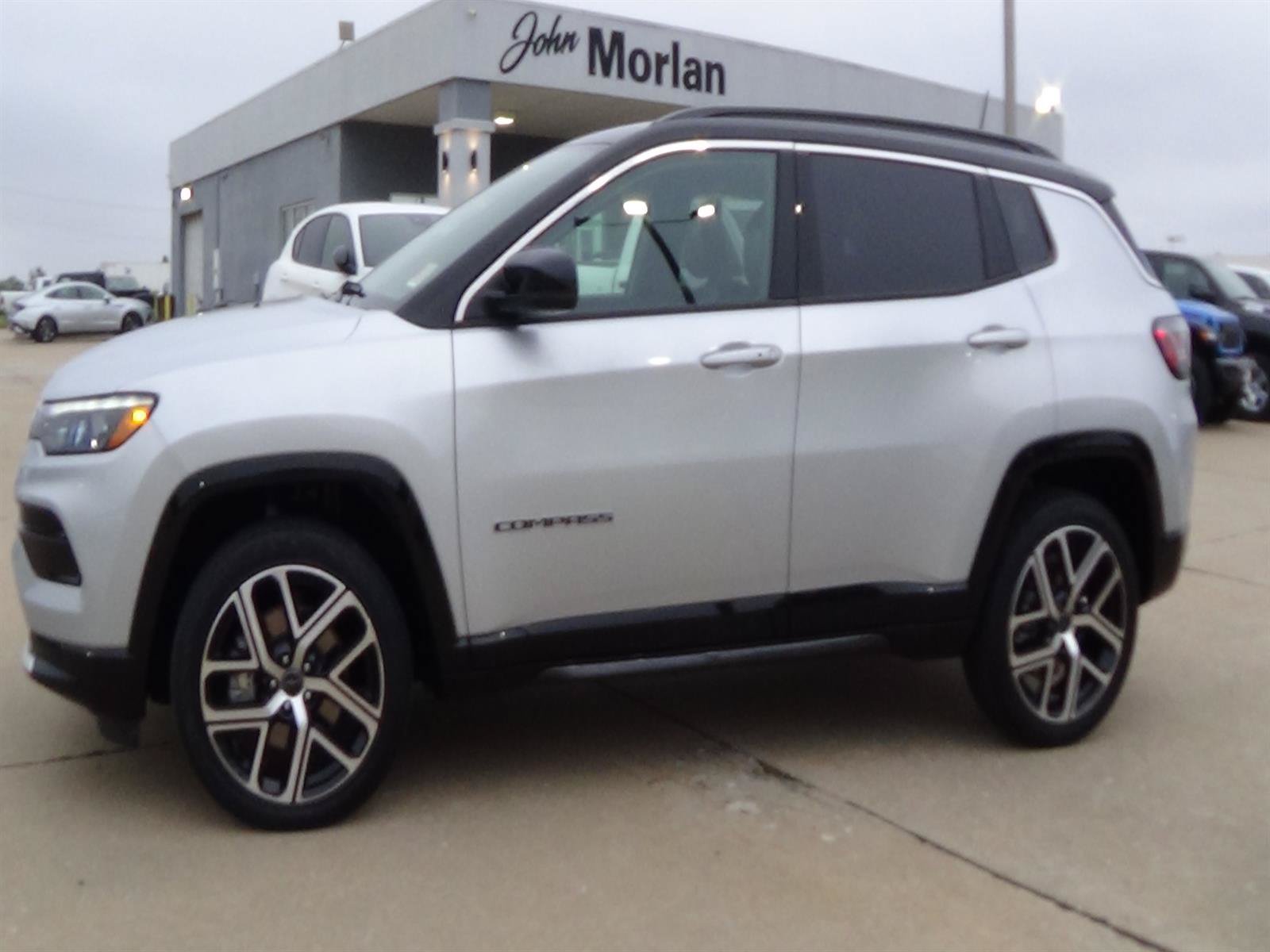 Certified 2025 Jeep Compass Limited w/ Elite Group AWD/4WD image 1