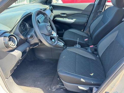 Used 2018 Nissan Kicks SV FWD image 9