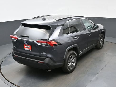Used 2024 Toyota RAV4 LE AWD/4WD image 38